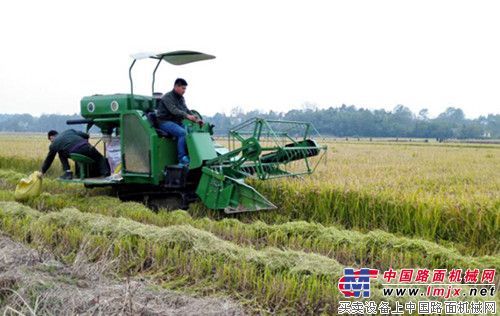 中联重机“谷王”水稻机助力皖南晚稻丰收