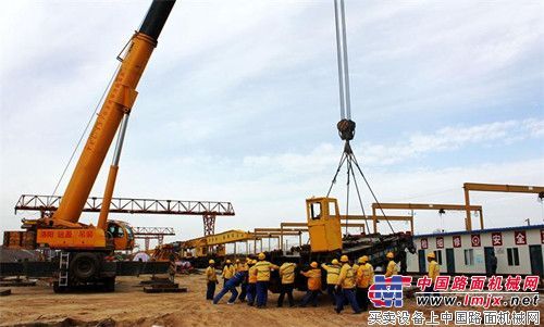 中鐵十五局寧西項目順利調進DPK32鋪軌機完成調頭工作