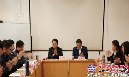 中国重汽团委举办“团委书记面对面”座谈会
