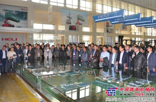 中国工程机械建筑起重分会代表到合力参观交流