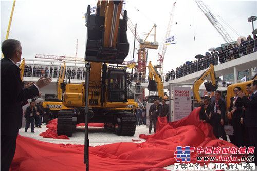 剑指矿山之巅 三一矿山型挖掘机亮相2014 bauma China