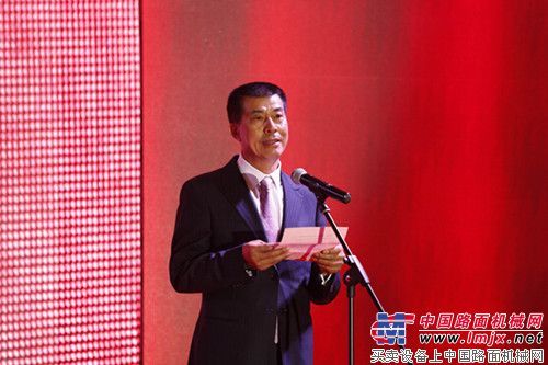 感恩 包容 沟通 融合——龙工海外经销商会议感恩晚宴