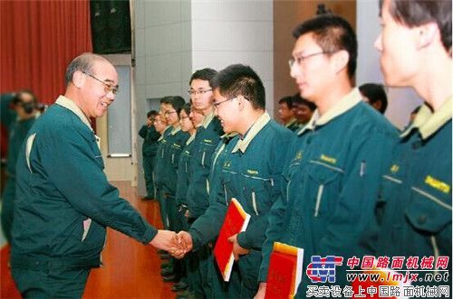 山推举办青年科技论坛暨青年工艺创新设计大赛