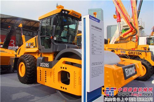 掀起工程机械“最炫民族风” 徐工新一代道路机械亮相宝马展