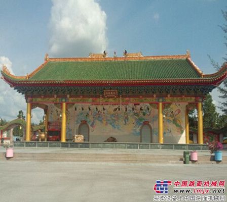 高空作业平台助建诗巫佛寺庙 星邦重工获称赞