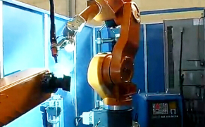 吊炸天 竟然能用工程机械机器人来焊接