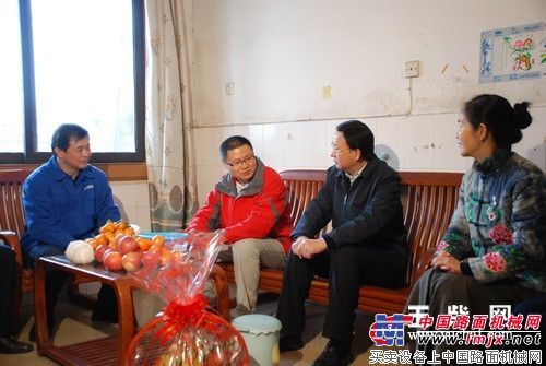 玉林市委常委、副市长刘世斌一行到玉柴慰问优秀科技工作者