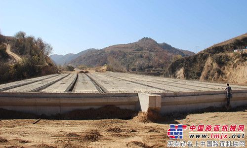 中国铁建十八局集团三公司黄延高速公路提前完成梁板安装施工任务