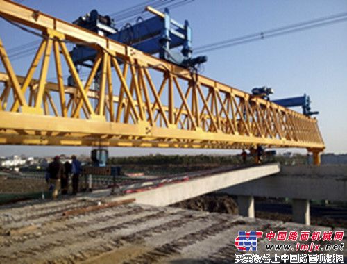 徐工TJ160架桥机助力上海浦东建设