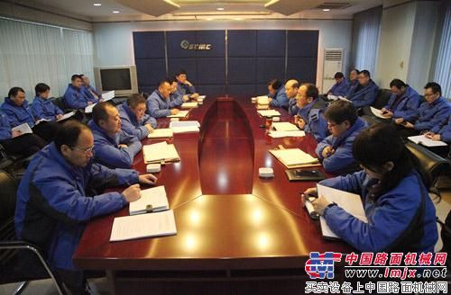 陕建机械认真学习贯彻重装集团“两会”精神
