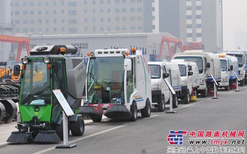 郑州金水区客户考察宇通重工车联网环卫管理系统