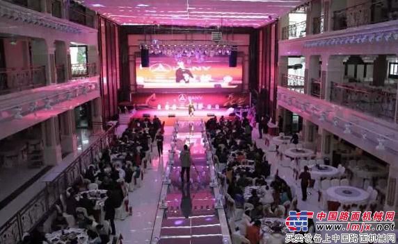三一挖机恩施新春订货会在女儿城举行