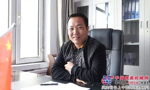 徐工成套道路机械设备挺进草原钢城