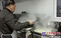 徐州西三环4标员工吃饺子过小年