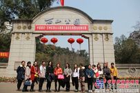 万利高速公路五分部女工庆“三八”妇女节