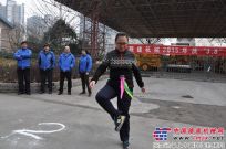 陕建机械举办庆“三八”女职工踢毽子比赛