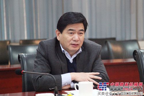 李德锁董事长到陕建机械指导工作