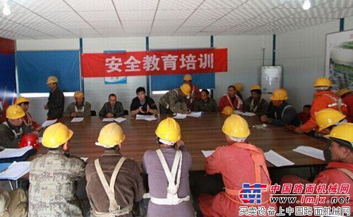 甘肃省兰州雁白黄河大桥项目部进行安全教育培训