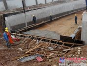 江苏省徐州三环A匝道地道完成首段调平层施工