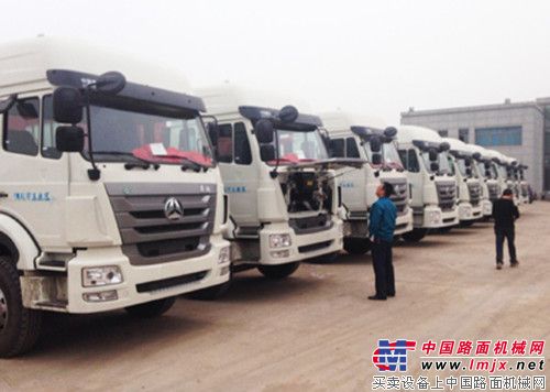 中国重汽25台豪瀚LNG牵引车入驻铜川市场