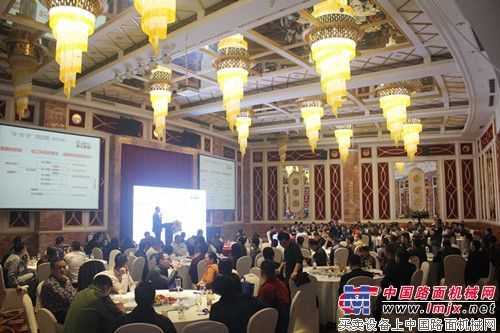 一次成交1000万 徐工道路“2+1”服务工程山城展魅力