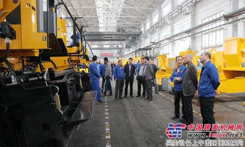 陝建機械與鹹陽路橋簽署戰略合作協議