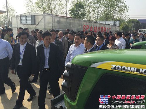 全国水稻农机在湘大比武 中联重科独领风骚