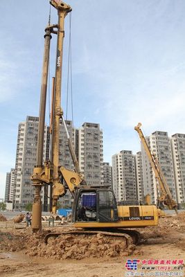 冲破雾霾、钻出一片蓝天——说说雷沃旋挖钻节能环保先锋