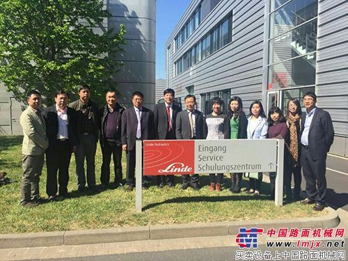 中國工程機械工業協會技術考察團一行參觀考察林德液壓德國總部