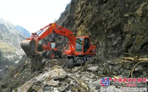 尼泊尔地震：斗山随武警赴救灾前线