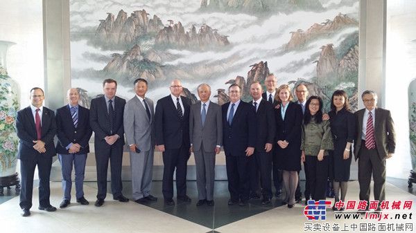 特雷克斯中国总裁作为中国美商会代表团成员会见中国驻美大使崔天凯