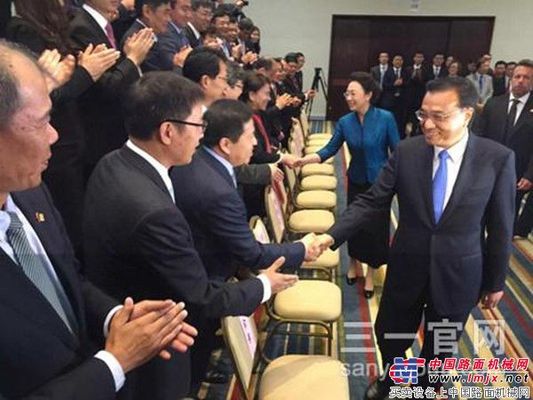 李克强总理访巴 与向文波等企业家亲切座谈
