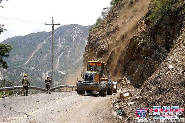中尼边境再发7.5级地震 柳工机械境外抢修道路