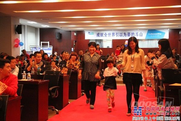 爱让妈妈更美丽——斗山第二届家庭开放日活动