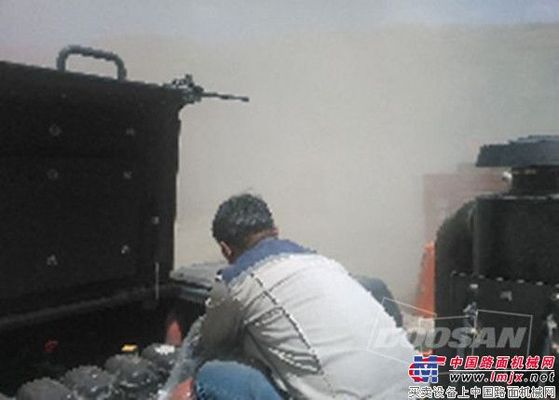 斗山服务故事：与“沙尘暴”搏击 用行动感动客户