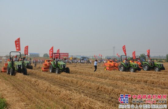 中联重科新型农机成河南三夏新亮点
