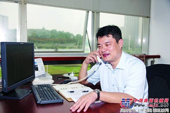 铮铮铁汉的担当——记中联重科营销总公司财务经理符新跃