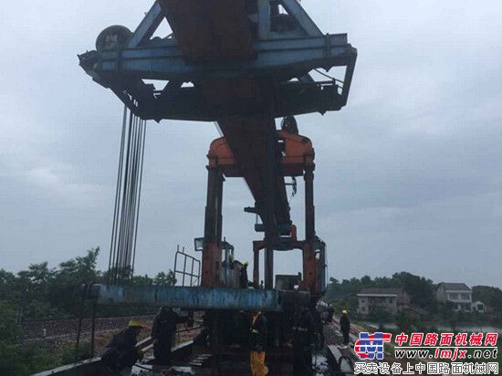 中铁十五局六公司石长项目架梁施工再提速