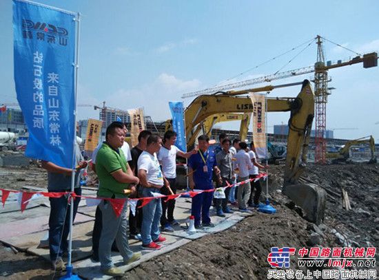 力士德高效蓄能挖掘机走进杭州新区建设工地
