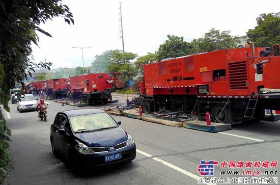 “公路医生”雨季征战广东顺德“经济要道”