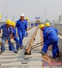 中铁十五局郑机项目部铺轨工程正式开始