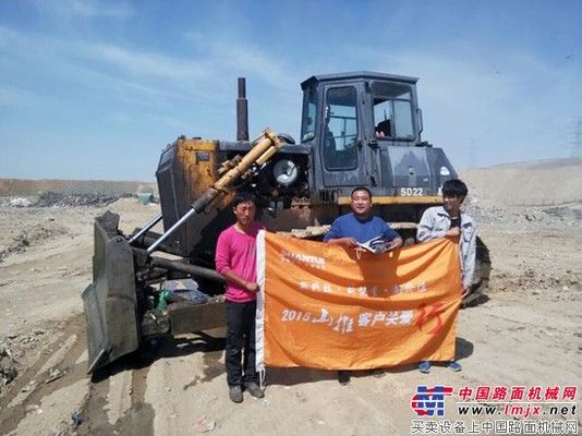 山推“客户关爱行”服务巡检走进新疆