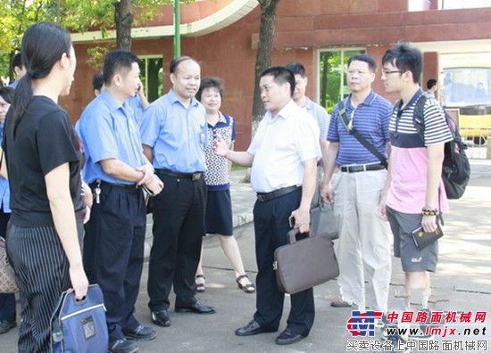 自治区 “安全生产新闻报道专题行”采访团走进玉柴