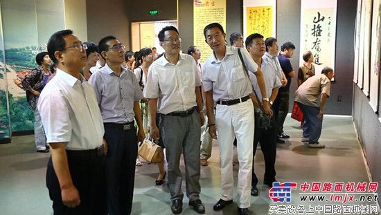 山推举办“纪念抗日战争胜利70周年文化山推”书画展