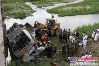 韓旅遊團在華遇車禍 廈工裝載機緊急出動救援