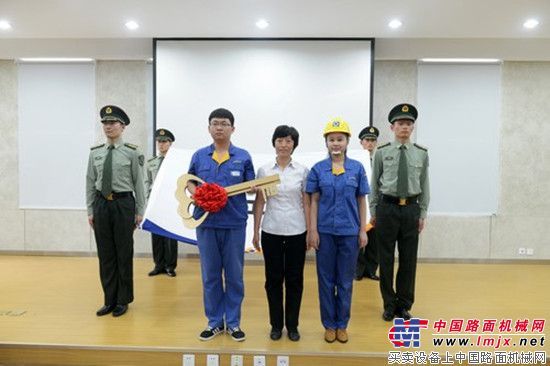 徐工高级技校56名优秀毕业生获得“董事长奖学金”