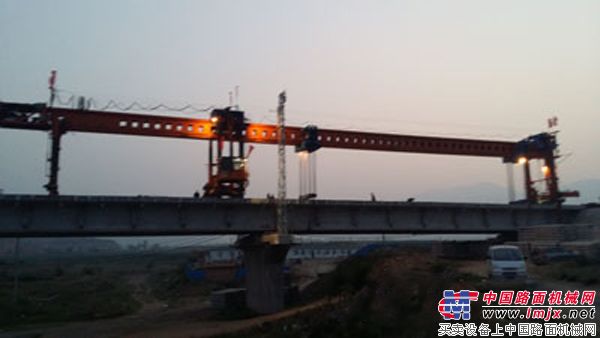 张唐铁路：第一标段铺架工程赵川段架梁施工圆满完成