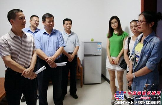 玉柴领导亲切慰问2015届新入职员工