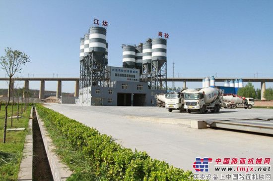 南方路机用户回访：绿色浪潮下洛阳江达搅拌站的环保转型