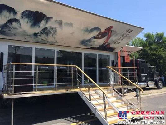 助推区域经济发展 2015斗山巡展车走进湖北